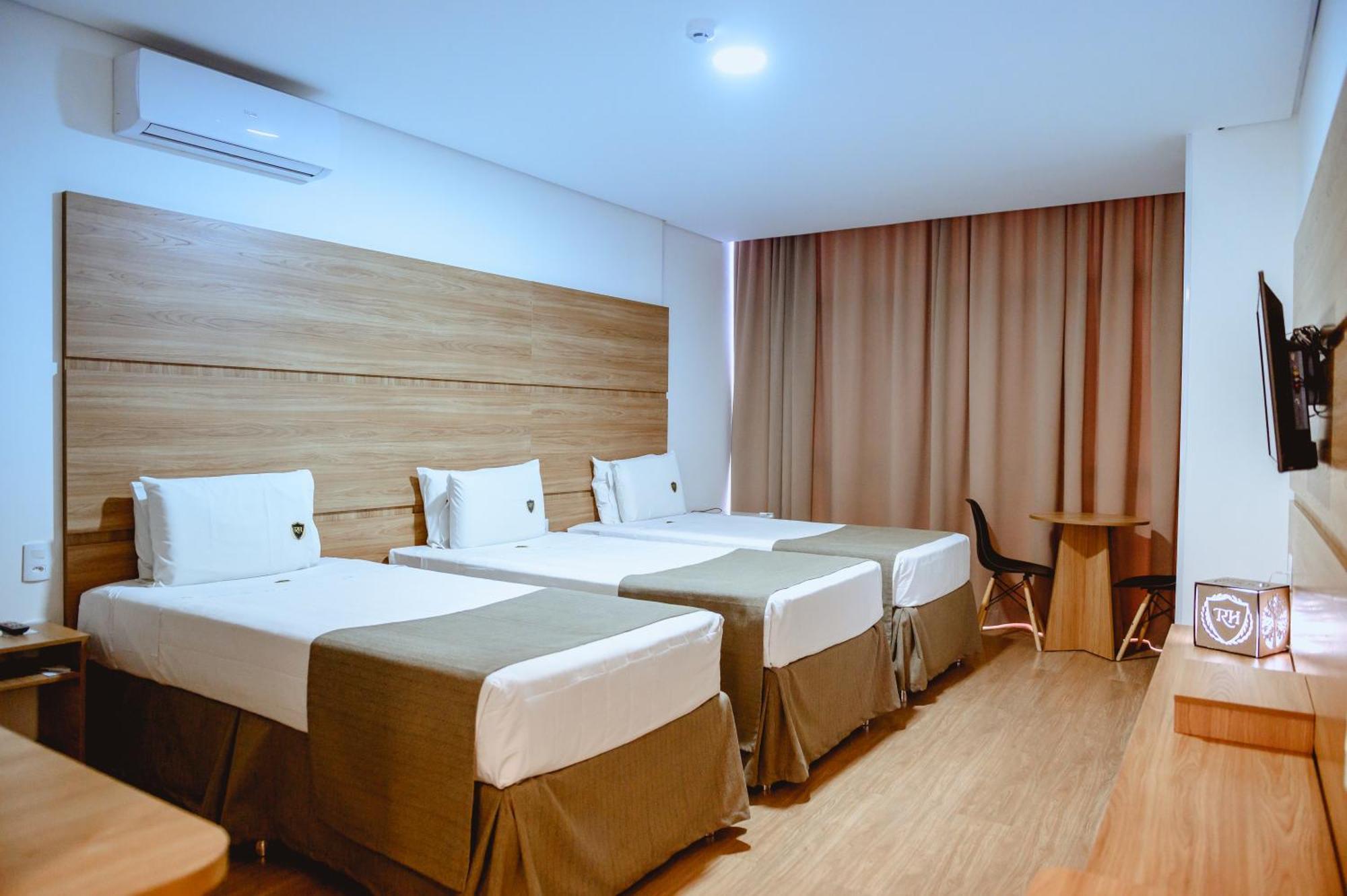 Riellis Center Hotel Ботукату Екстериор снимка
