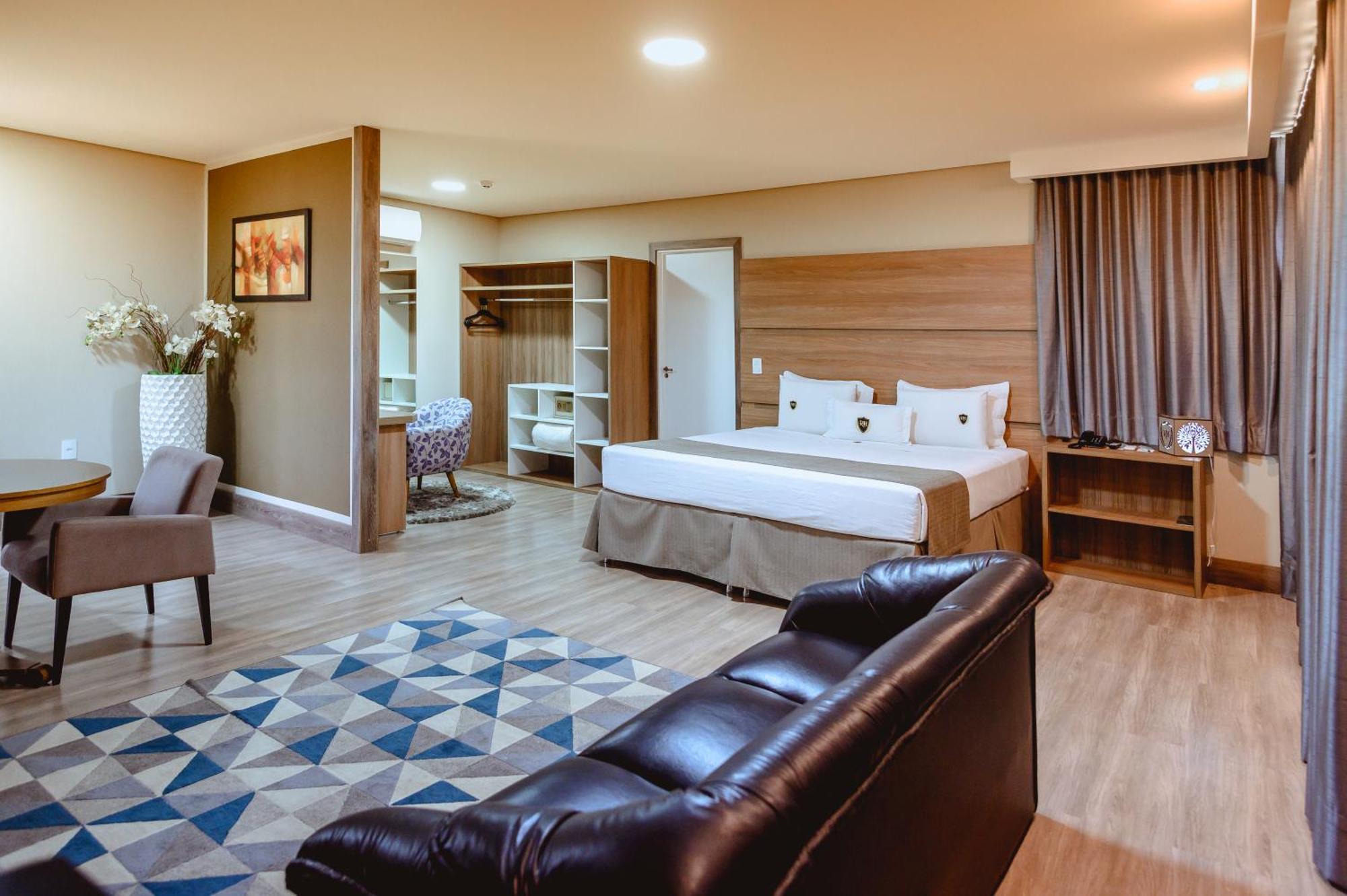 Riellis Center Hotel Ботукату Екстериор снимка
