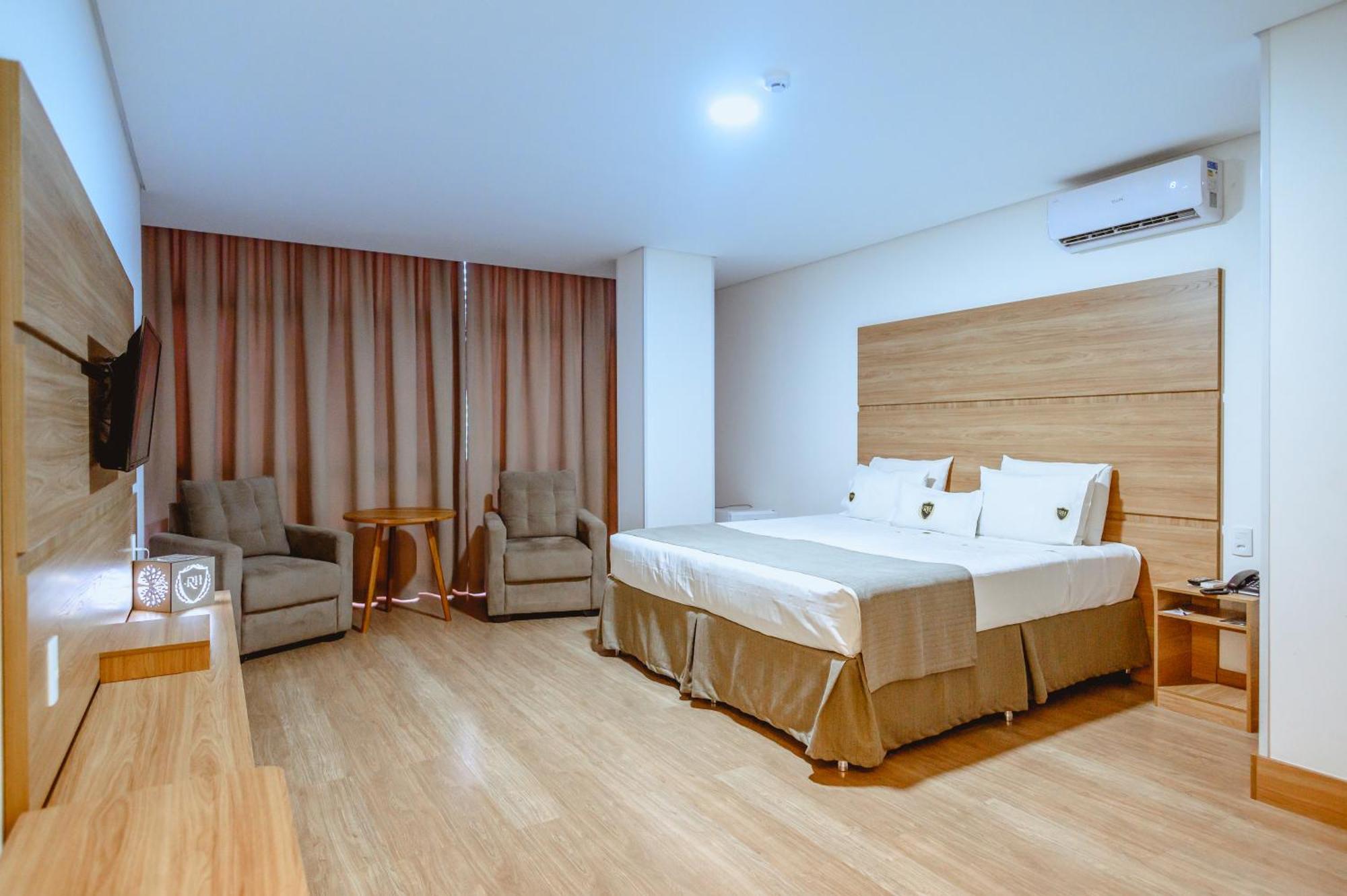 Riellis Center Hotel Ботукату Екстериор снимка