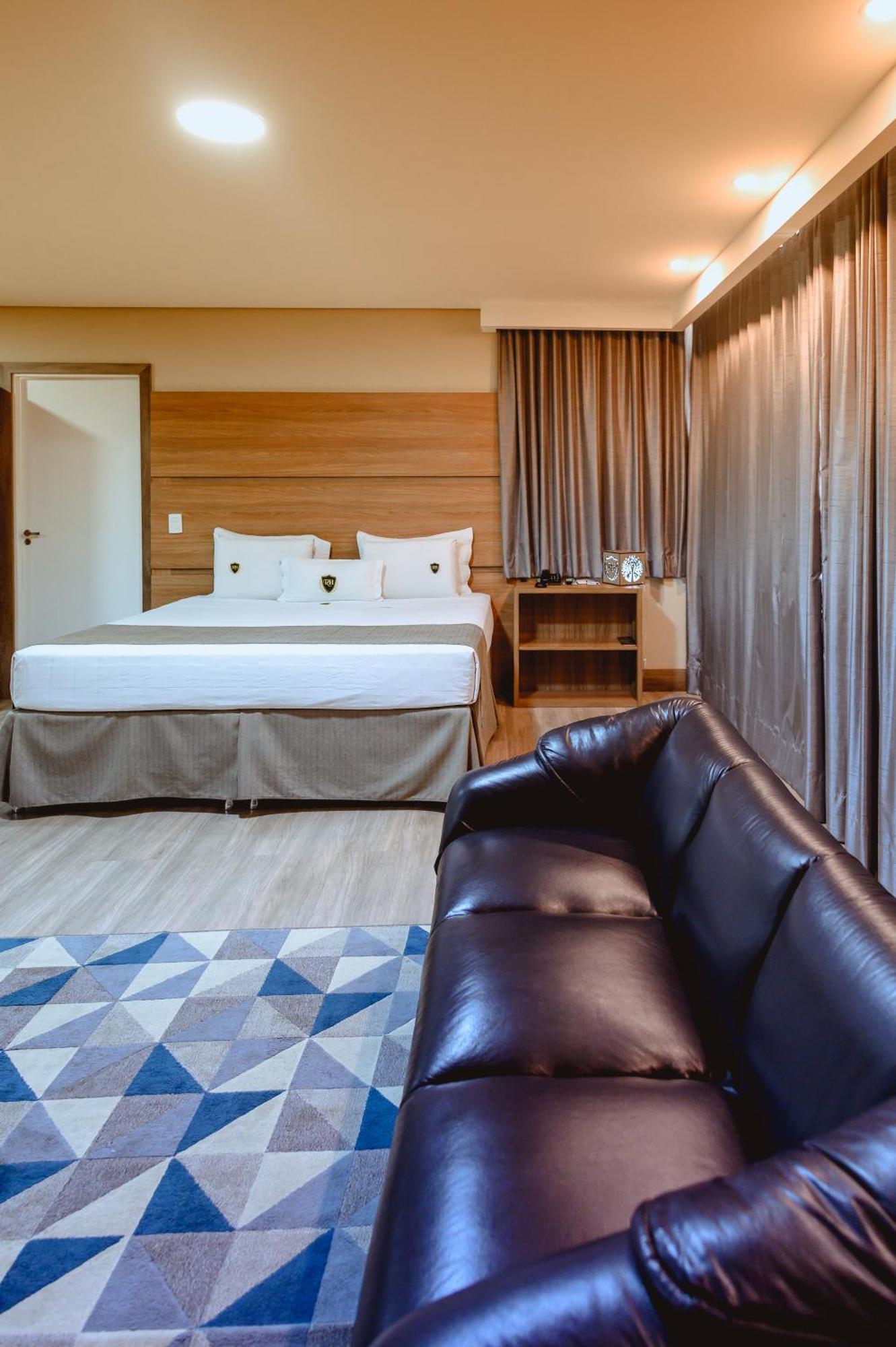 Riellis Center Hotel Ботукату Екстериор снимка
