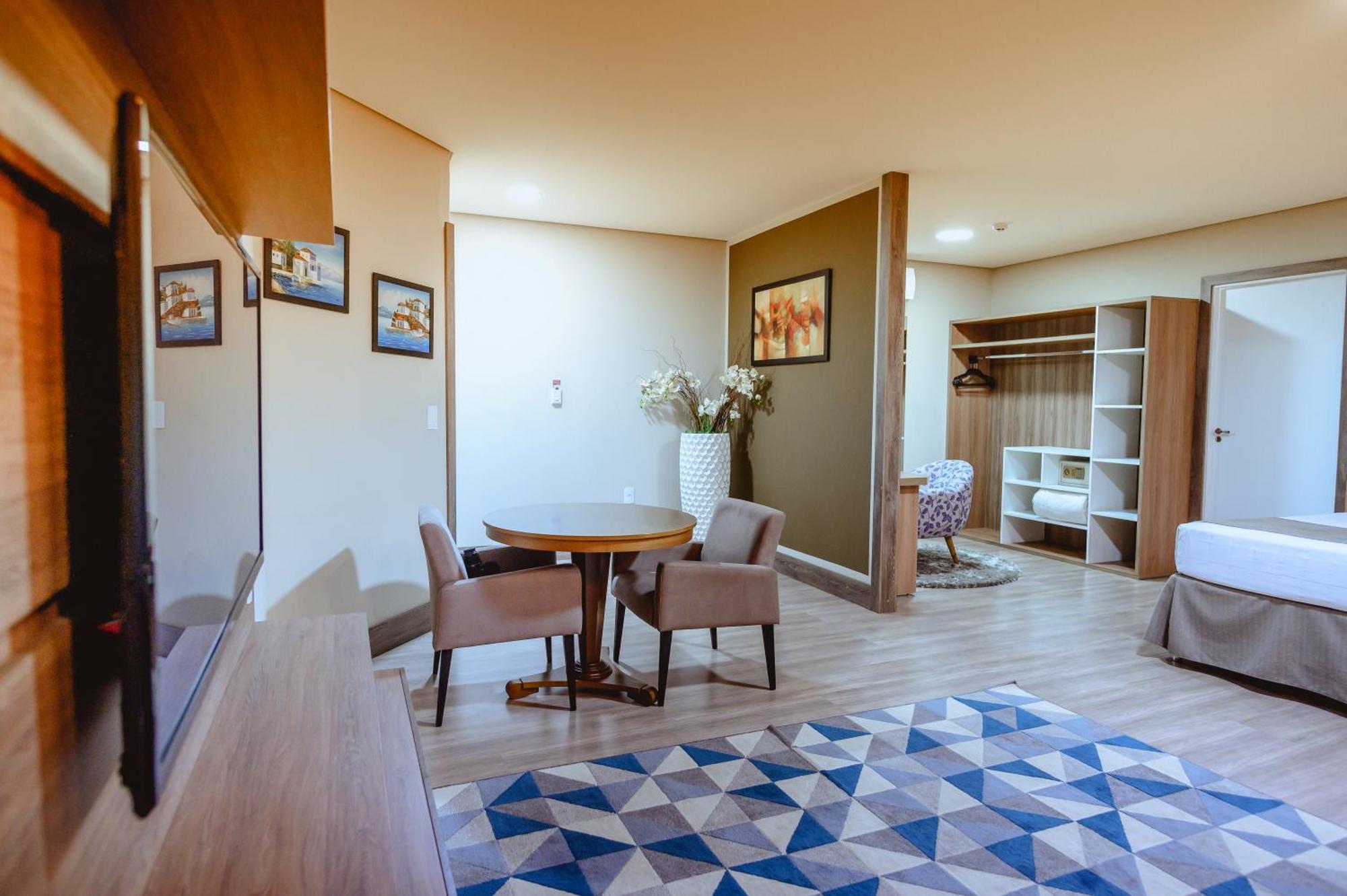 Riellis Center Hotel Ботукату Екстериор снимка