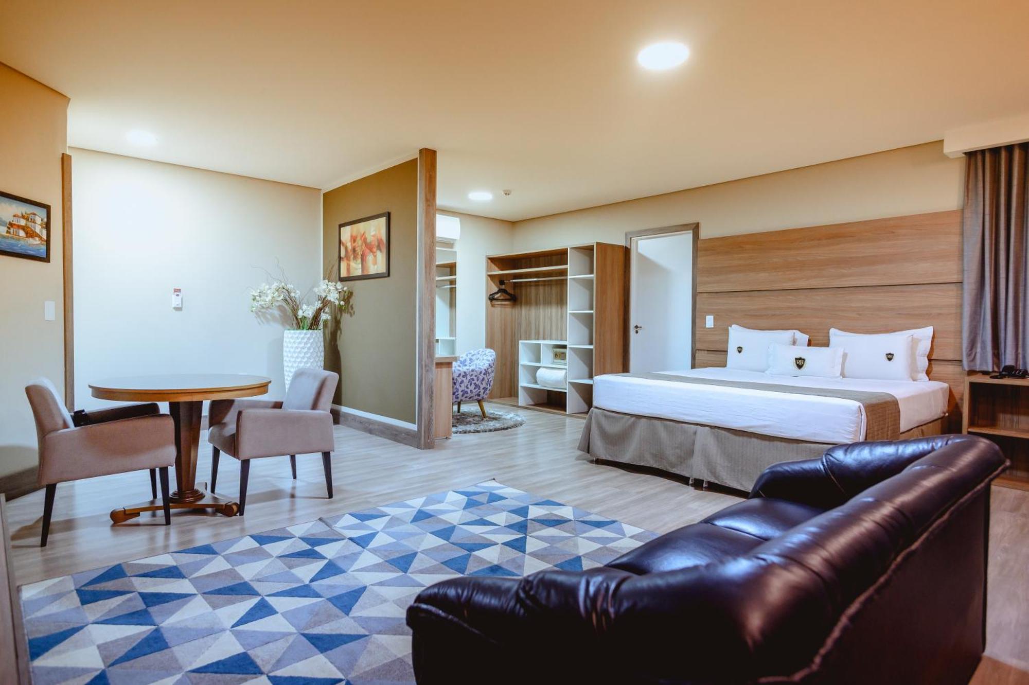 Riellis Center Hotel Ботукату Екстериор снимка